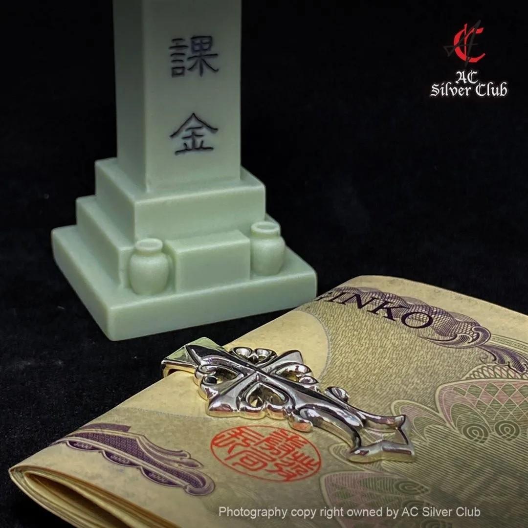 旺角門市日本925 純銀百合花章紋錢夾money clip poker, 男裝, 手錶及配件, 珠寶- Carousell
