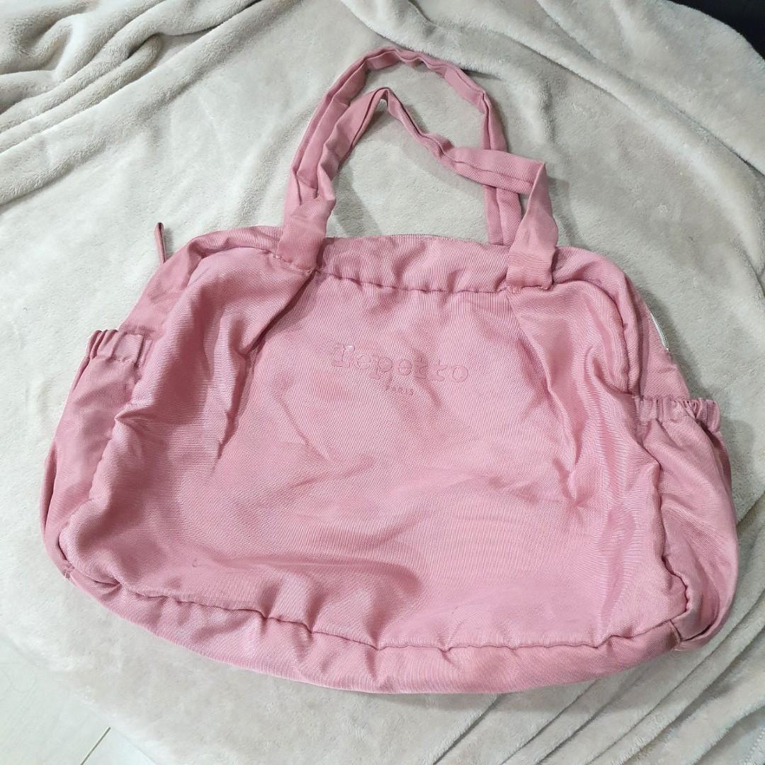 Authentic Repetto Ballet Bag in Pink (Category: Luxury Bags & Wallets) located in Makati City. Submitted by sofiacostales (Listing ID 1163100570, Image 3). Description: Original price: 7K++ Bought the bag at Greenbelt Repetto (store now closed) This was my personal ballet bag as a performing artist. Very good condition! Super soft fabric. Silk inner lining. ✨️ Perfect for ballerinas. Can be used as a travel bag or beach bag. Big #Kakampink Energy