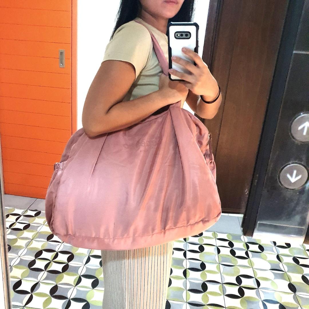 Authentic Repetto Ballet Bag in Pink (Category: Luxury Bags & Wallets) located in Makati City. Submitted by sofiacostales (Listing ID 1163100570, Image 2). Description: Original price: 7K++ Bought the bag at Greenbelt Repetto (store now closed) This was my personal ballet bag as a performing artist. Very good condition! Super soft fabric. Silk inner lining. ✨️ Perfect for ballerinas. Can be used as a travel bag or beach bag. Big #Kakampink Energy