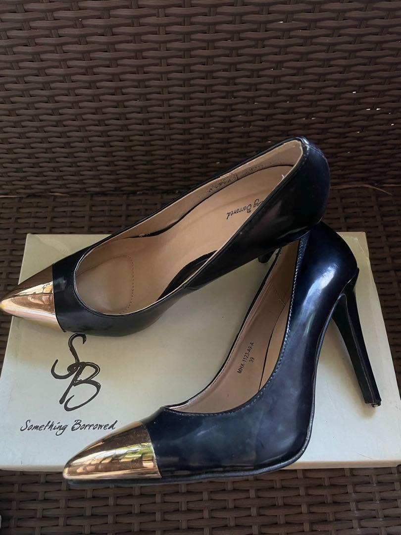 Gold on sale tip heels