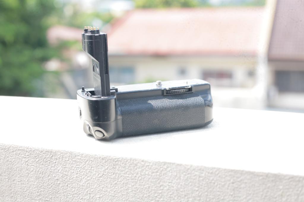 Canon EOS 5D MkII Battery Grip (Category: Cameras) located in Quezon City. Submitted by rainermaria (Listing ID 1162948335, Image 2). Description: Meike Grip for Canon 5D Mk II Used but working RFS: no longer have a 5DII. PhP 1,500 or best offer Diliman, QC.
