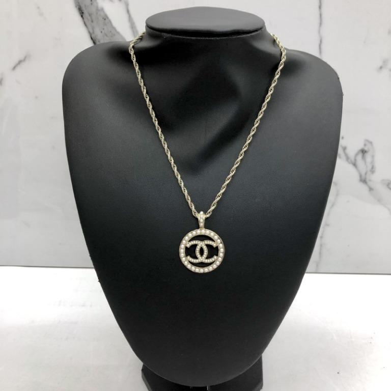 V sale chanel necklace