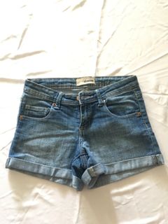 (Category: ) located in . Submitted by olivialoh02 (Listing ID 1162966135, Image 1). Description: .