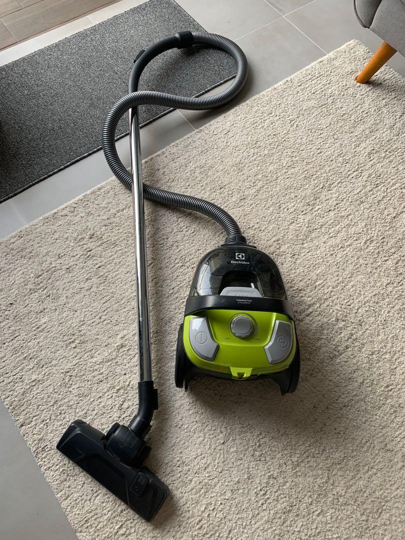 Electrolux compactgo cyclonic free but needs fixing, TV & Home