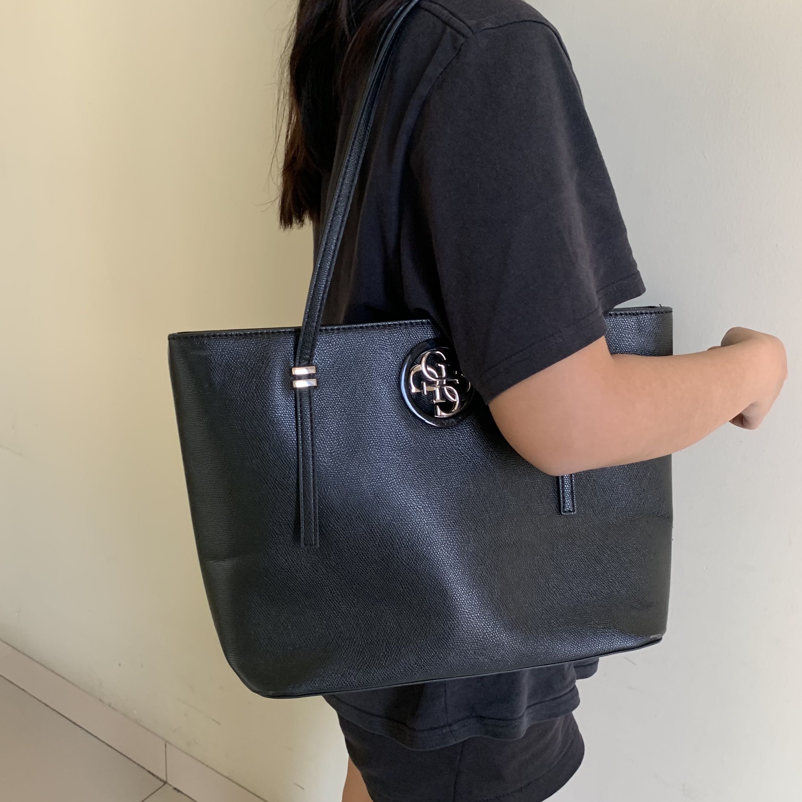 Guess black 2025 tote