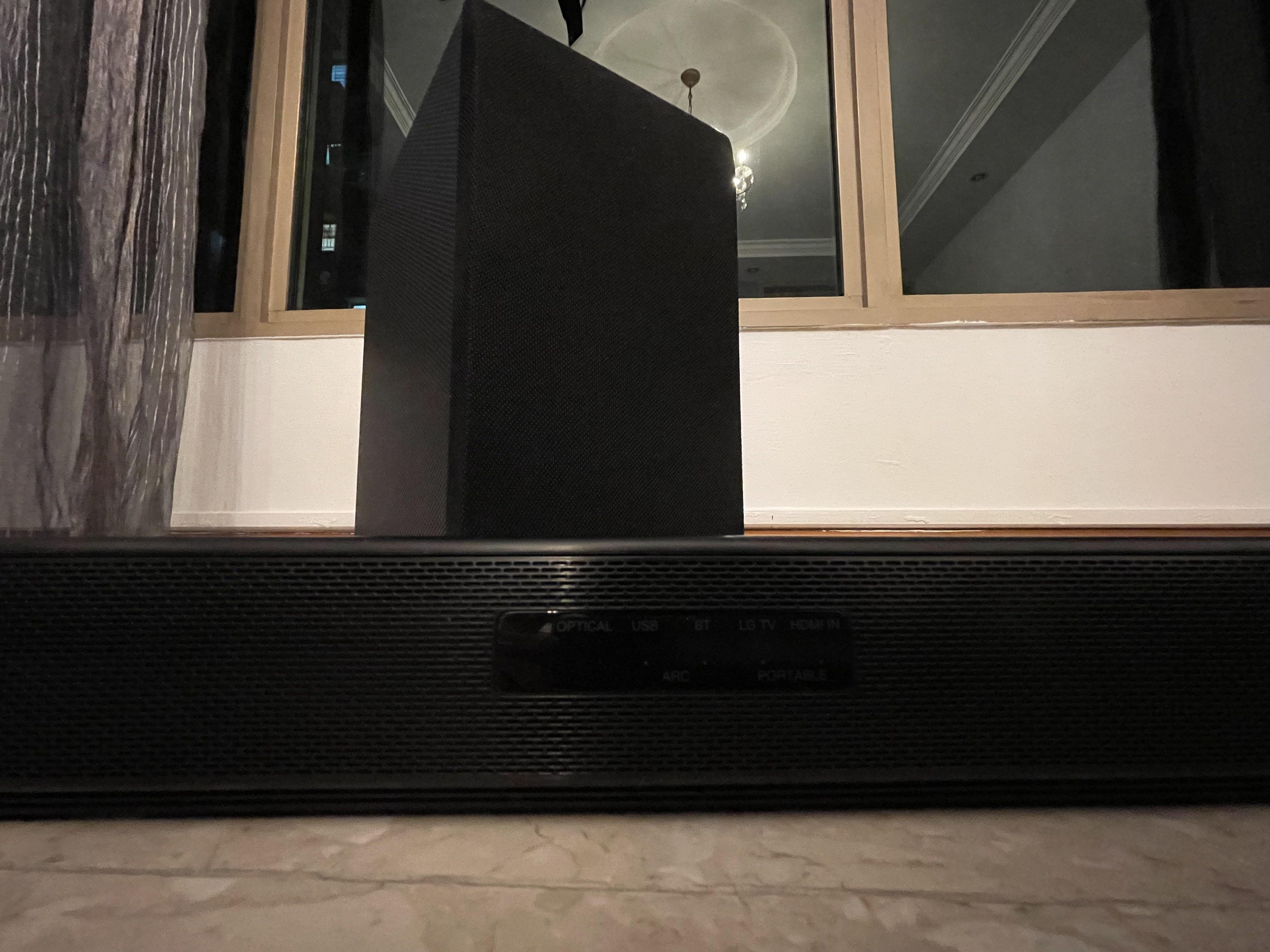 LG SH4 sound bar + sub woofer, Audio, Soundbars, Speakers & Amplifiers
