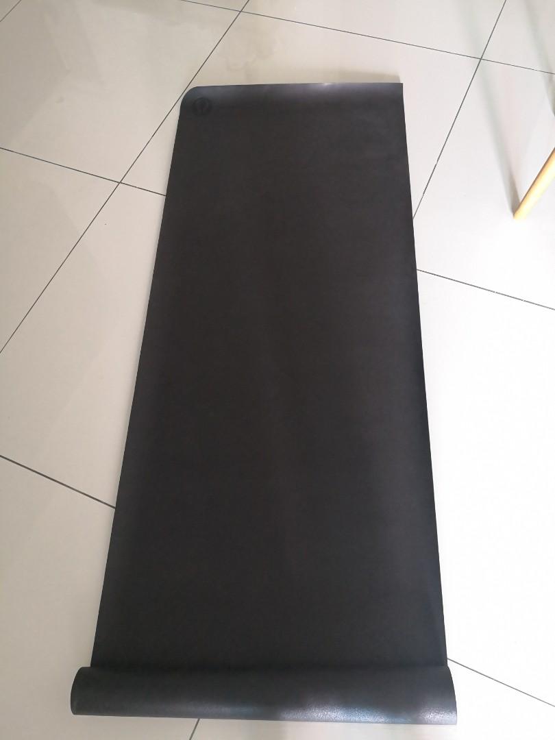 LULULEMON The (Un) Mat - travel yoga mat in Black, Sports Equipment,  Exercise & Fitness, Exercise Mats on Carousell