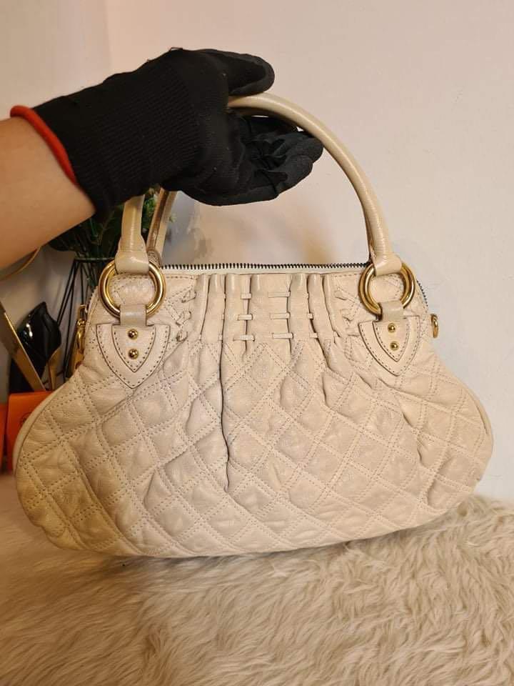 Marc Jacobs Handbag (Category: Luxury Bags & Wallets) located in Muntinlupa City. Submitted by aryansharmilla (Listing ID 1162981355, Image 2). Description: Bag only no strap. No dustbag or box. Original Marc Jacobs. .