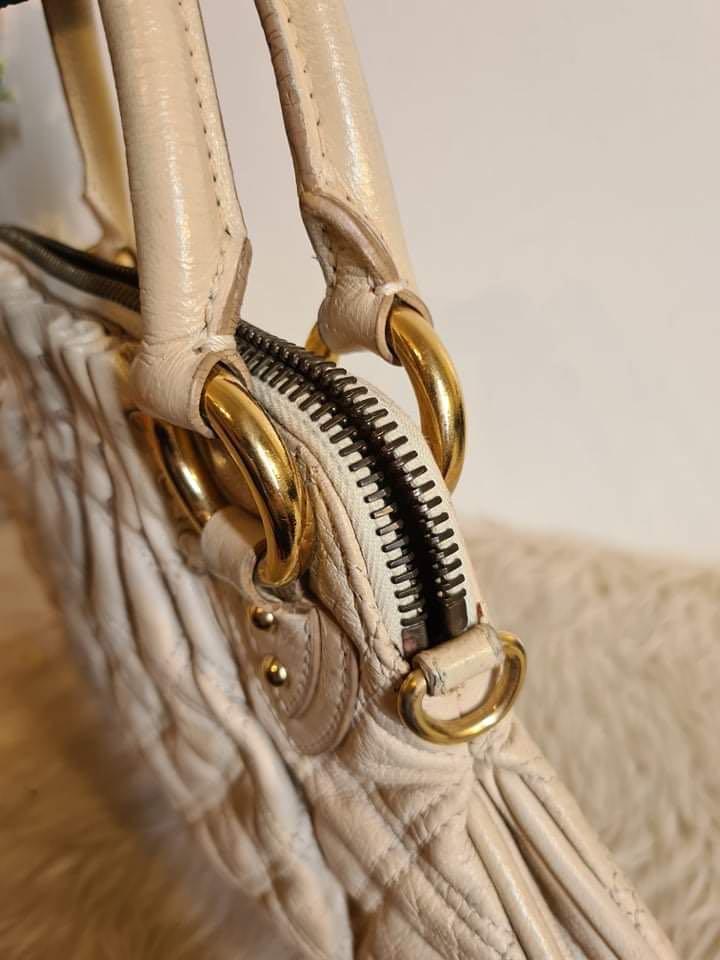 Marc Jacobs Handbag (Category: Luxury Bags & Wallets) located in Muntinlupa City. Submitted by aryansharmilla (Listing ID 1162981355, Image 3). Description: Bag only no strap. No dustbag or box. Original Marc Jacobs. .