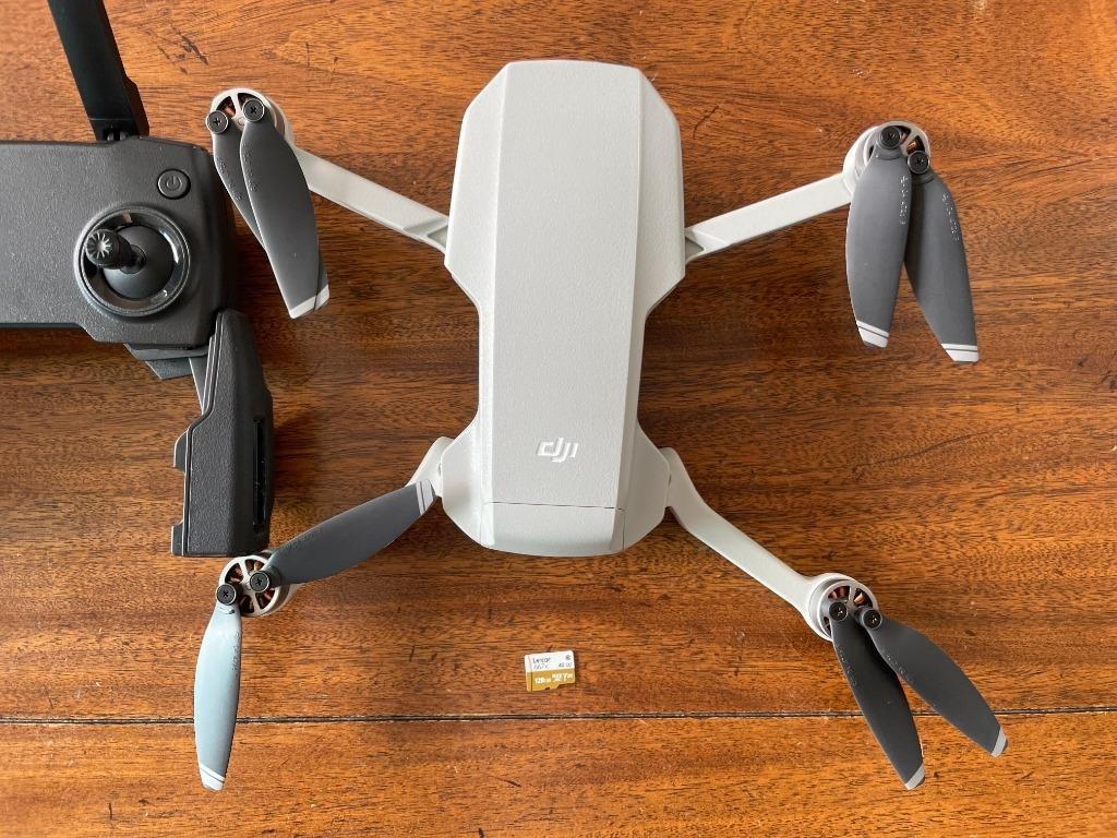 Dji mavic second deals hand