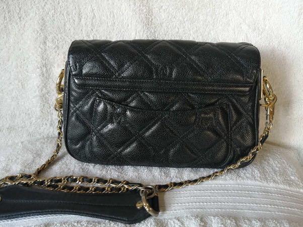 Metrocity Quilted black chain sling (Category: Cross-body Bags) located in Imus. Submitted by rayemes (Listing ID 1163000962, Image 2). Description: Metrocity Quilted black chain sling - metal plate tarnished - leather material Color: black Condition: 7/10 Money back guarantee if proved fake *You may send us a chat if you want more pictures or detailed specs of the item.