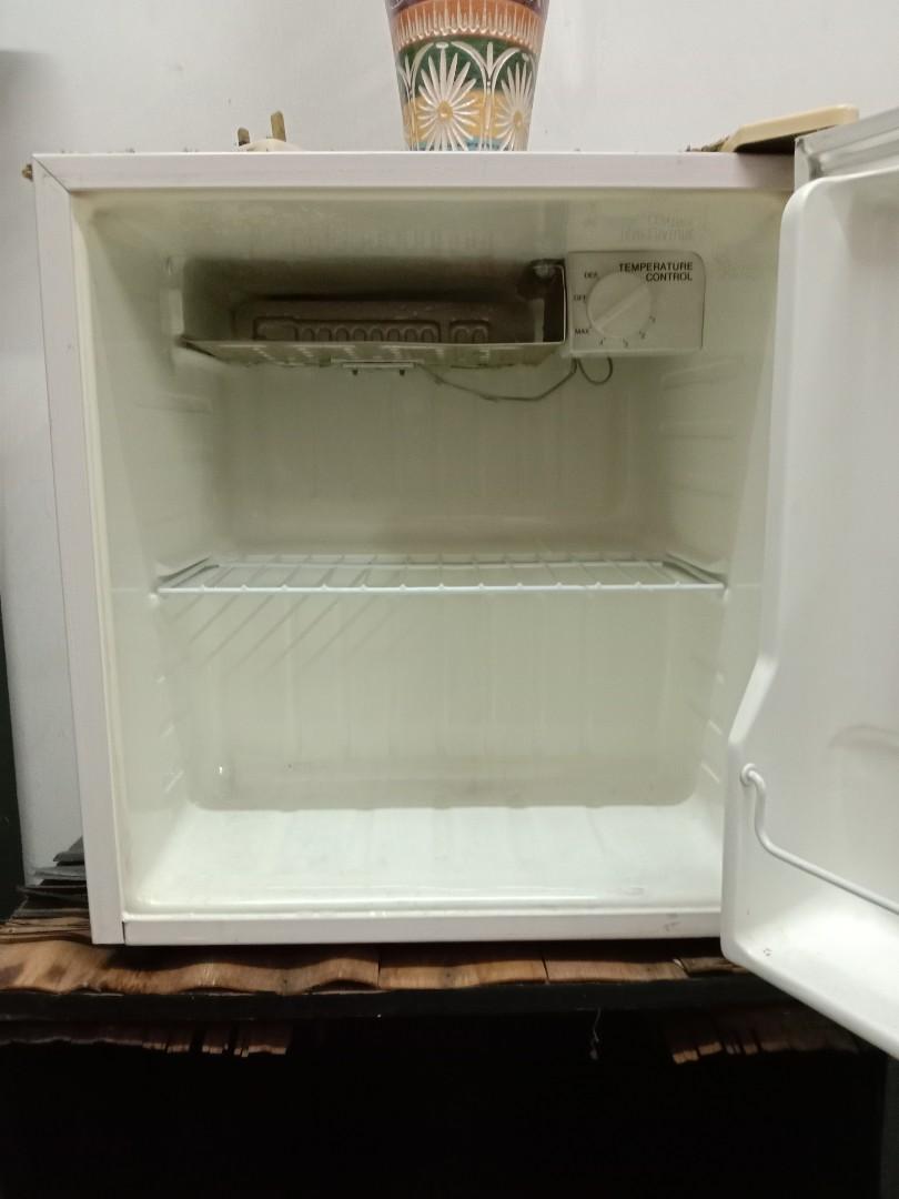 Samsung Mini Fridge, TV & Home Appliances, Kitchen Appliances