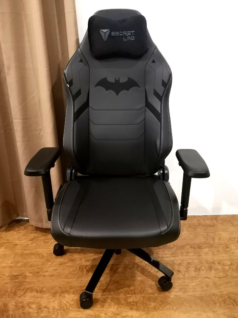 Dark knight shop titan chair