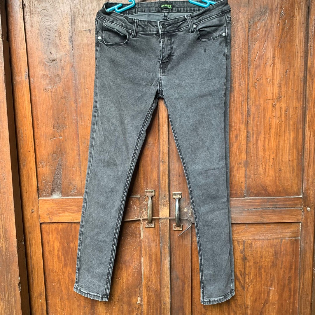 Black Acid Wash Jeans // Skinny Jeans 