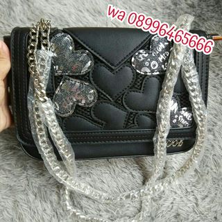 (Kategori: ) berada di . Dikirim oleh fhaprelovedstuff (ID iklan 1163110252, Gambar 1). Deskripsi: .