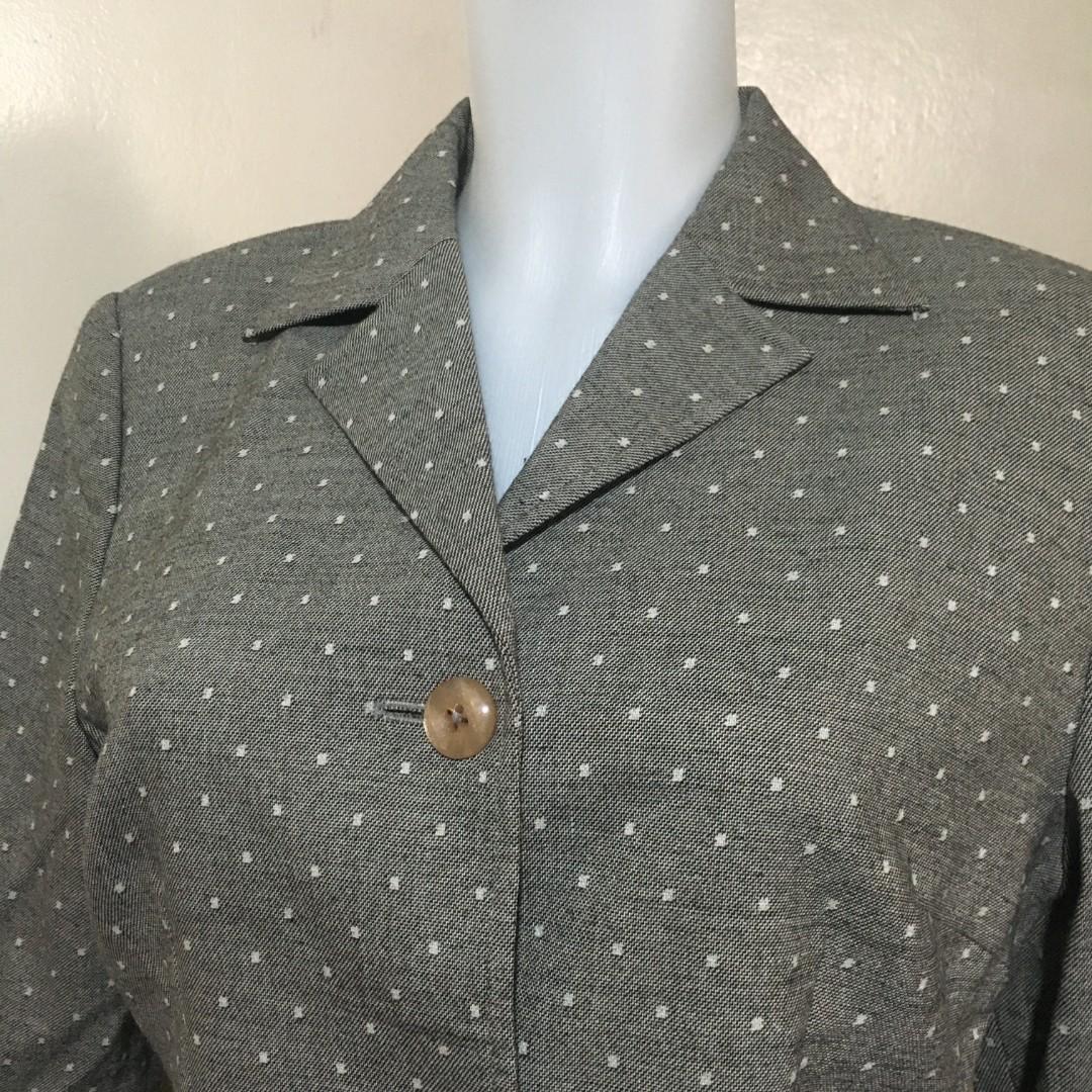 Vintage gray patterned office coat / blazer and skirt set coordinates (Category: Sets or Coordinates) located in Las Pinas. Submitted by makamart (Listing ID 1163007258, Image 3). Description: - barely used - prices are fixed - please make sure to view all photos before proceeding - for payment and shipping details, visit my profile and go to the "about" section🙂.