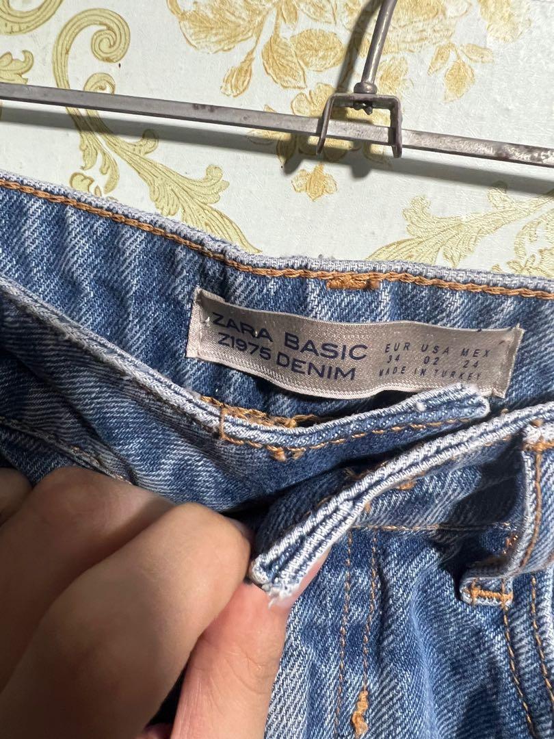 ZARA DENIM PANTS (Category: Jeans) located in Manila. Submitted by offbeyondph (Listing ID 1163042808, Image 2). Description: Can fit up to size 27.