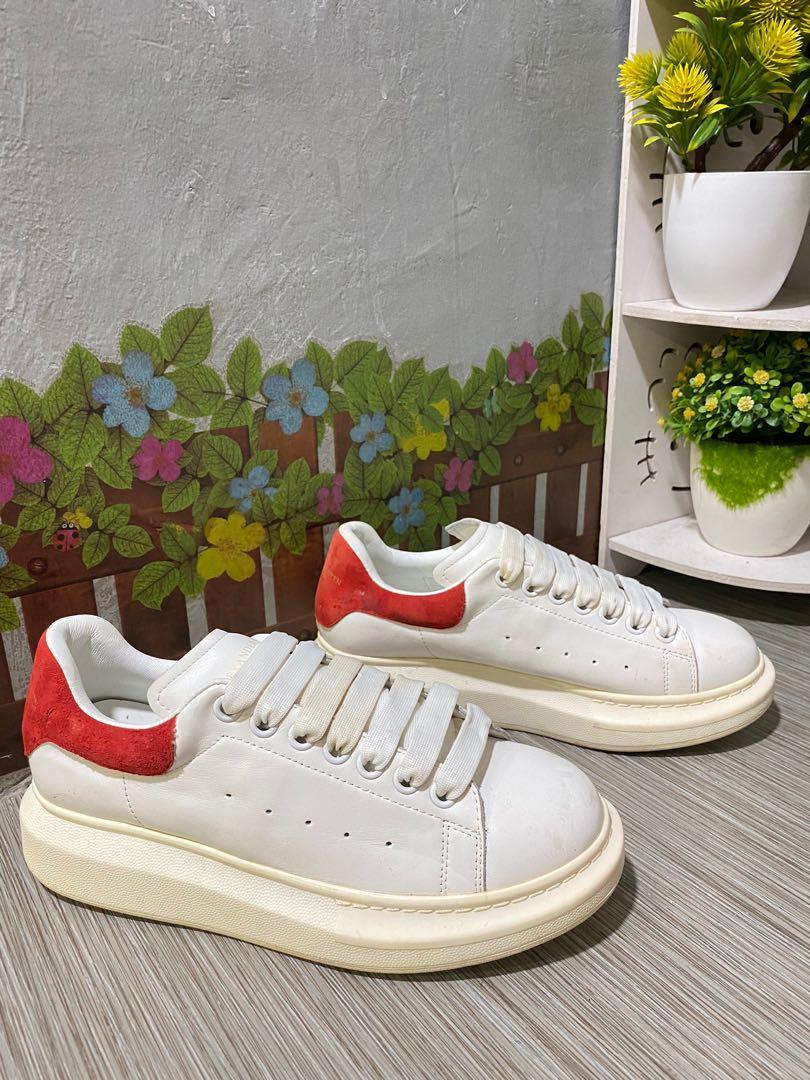 ACQUISTA 2 DI OGNI SCATOLA alexander mcqueen 39 E OTTIENI IL 70% DI SCONTO!