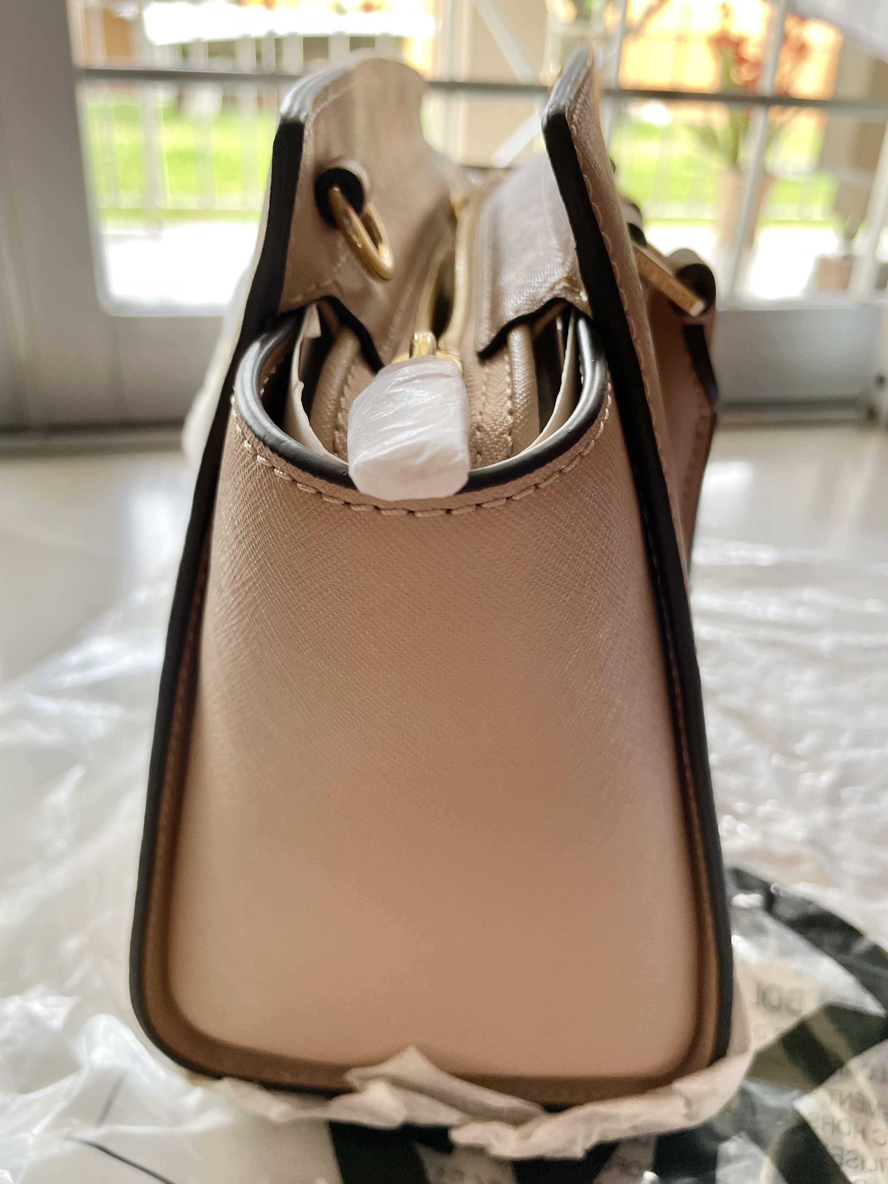 Authentic Michael Kors Selma Nude Small Crossbody Bag, Women's Fashion,  Bags & Wallets, Wallets & Card holders on Carousell