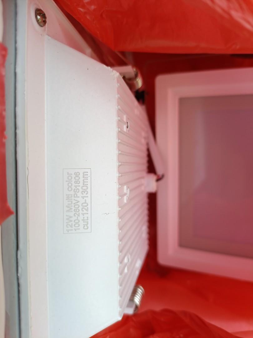 Ceiling light (Category: Lighting) located in Singapore. Submitted by cyh_fred (Listing ID 1163217042, Image 2). Description: in good condition.
