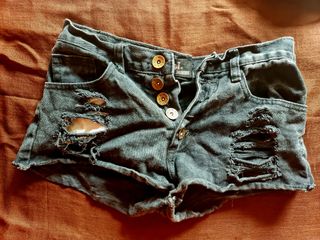 (Category: ) located in . Submitted by rosesnraindropsx (Listing ID 1163147266, Image 1). Description: .