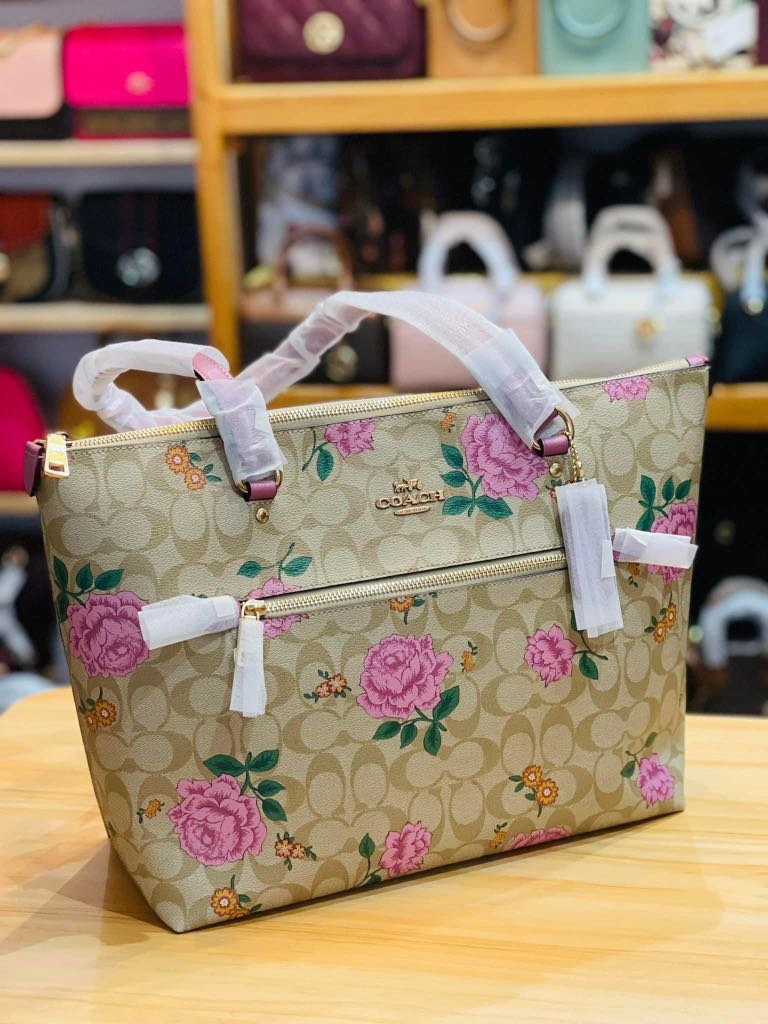 Gallery tote in signature canvas with prairie rose print store
