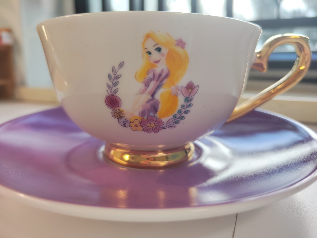 Disney Princess Ball and Rapunzel tea set, 傢俬＆家居, 廚具和餐具, 茶具配件 Carousell
