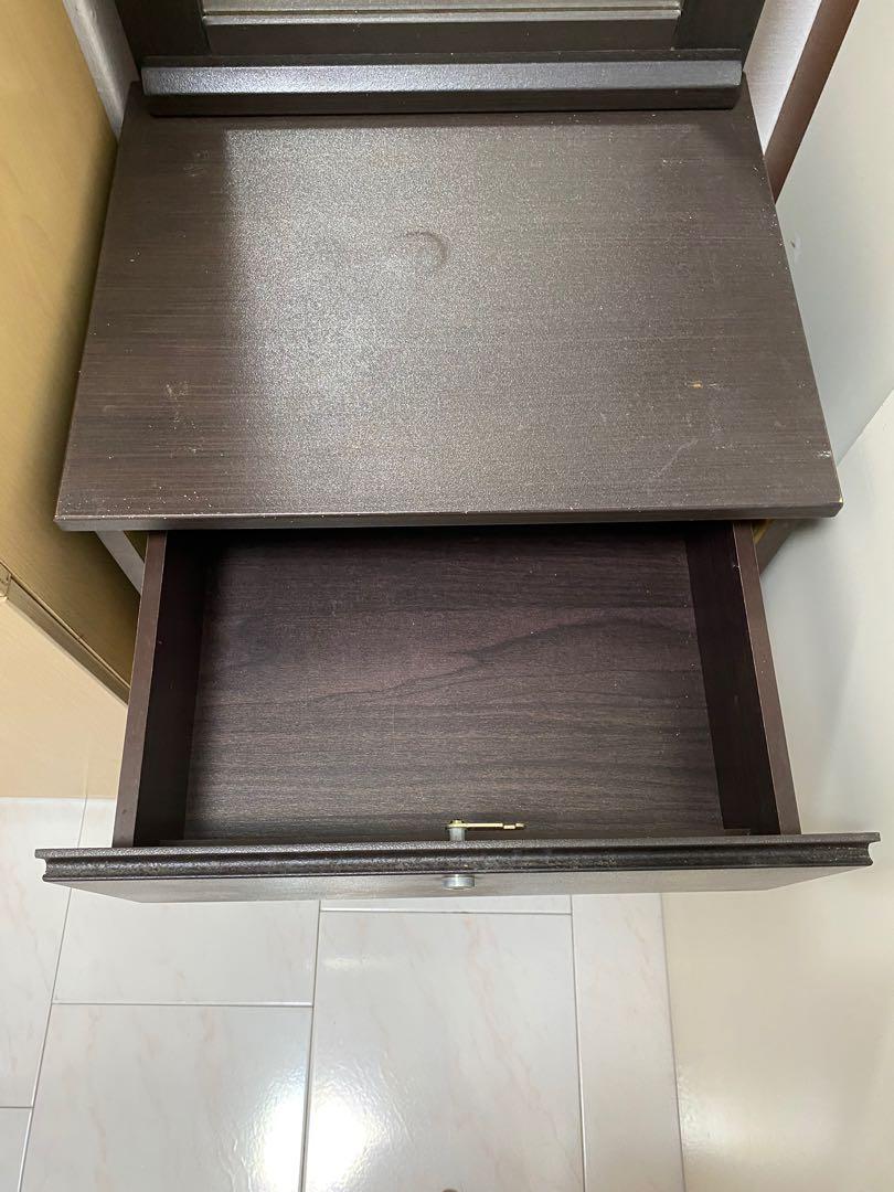 Dressing Table (Category: Shelves, Cabinets & Racks) located in Singapore. Submitted by zc1228 (Listing ID 1163207811, Image 2). Description: .