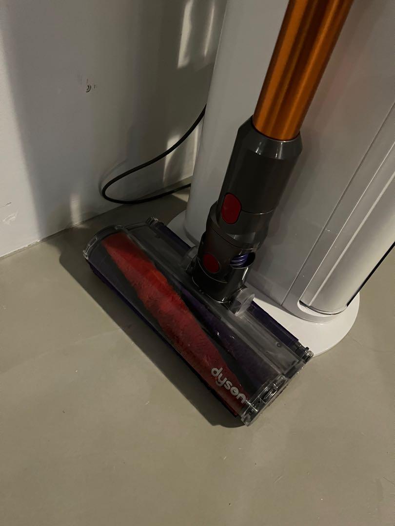 Dyson Cyclone V10 Absolute Cordless Vacuum Cleaner - Nickel / Copper