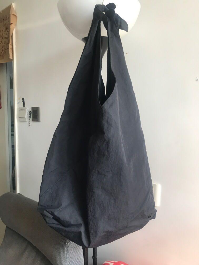 Lululemon 單肩袋, 女裝, 手袋及銀包, 單肩包- Carousell Lululemon 單肩袋, 女裝, 手袋及銀包, 單肩包- Carousell