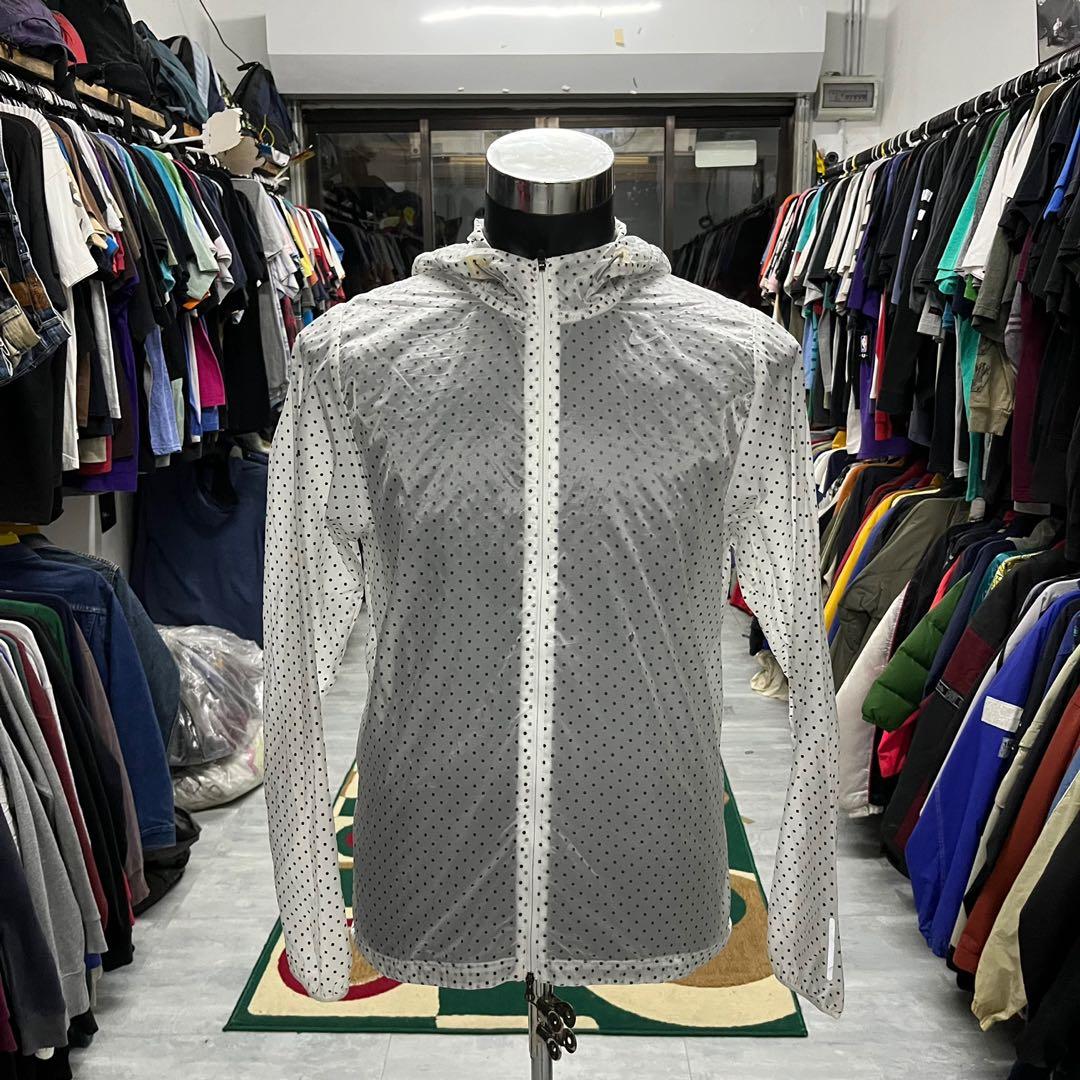 Transparent running clearance jacket
