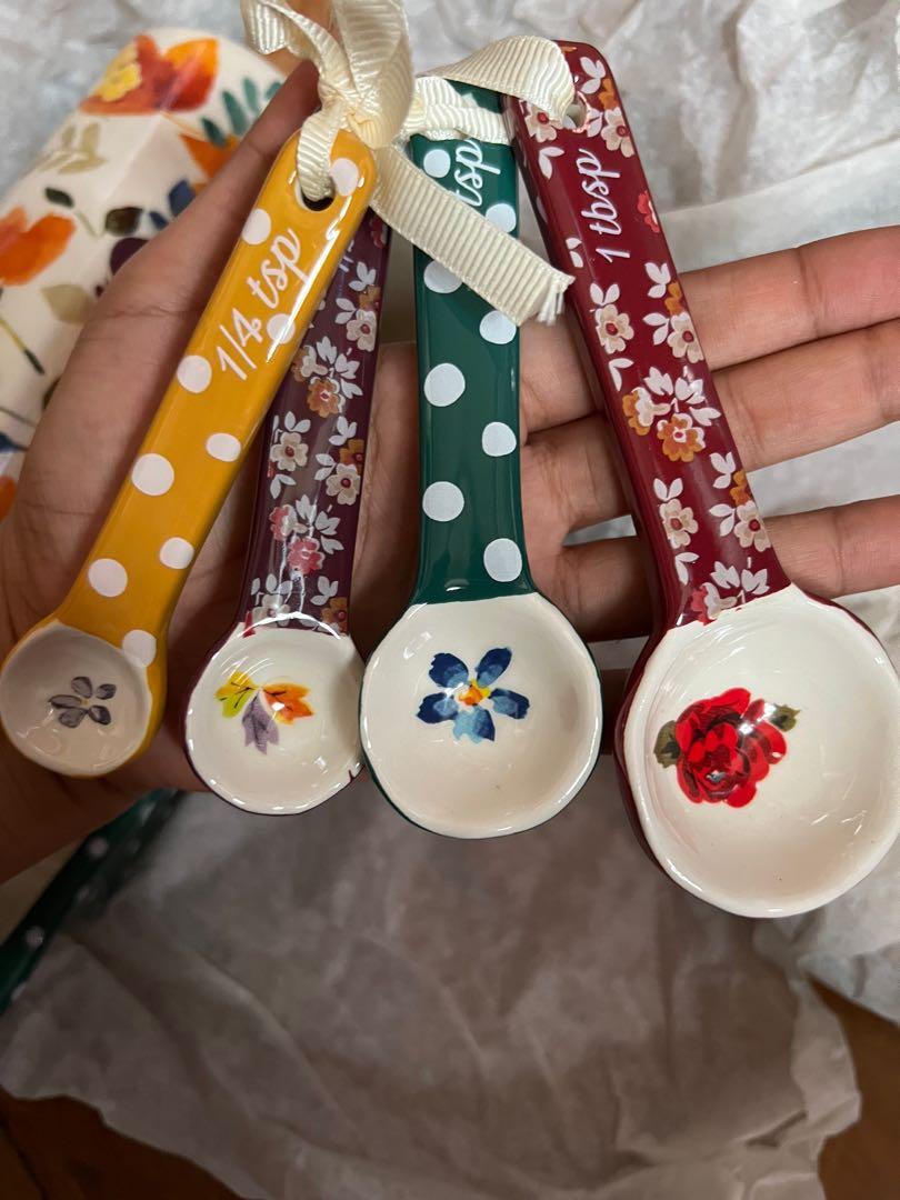 Pioneer Women (Category: Other Kitchenware & Tableware) located in San Mateo. Submitted by abrilgavin (Listing ID 1163157509, Image 2). Description: Set pioneer women needs Rolling pin Measuring spoon Measuring cups.