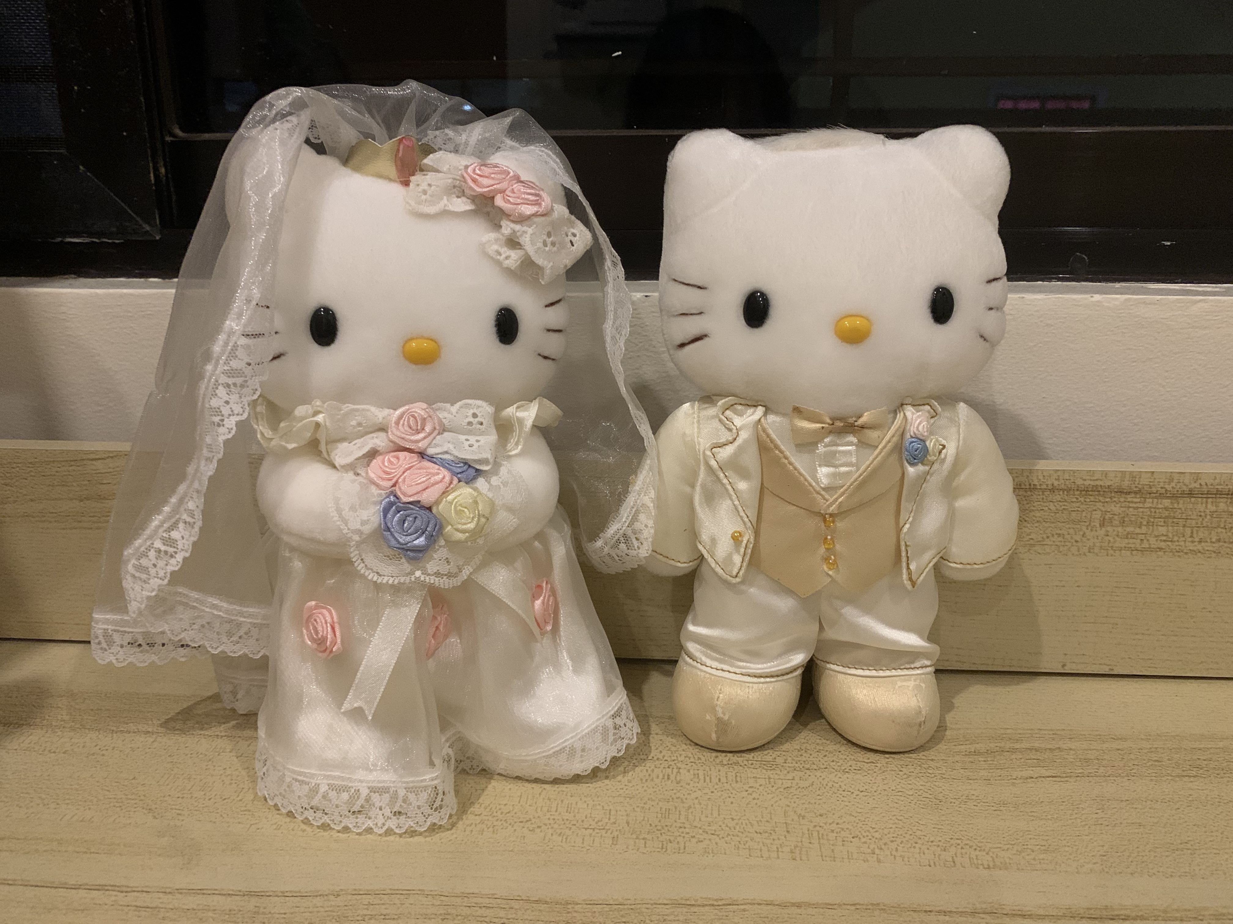 Hello kitty wedding plush cheap