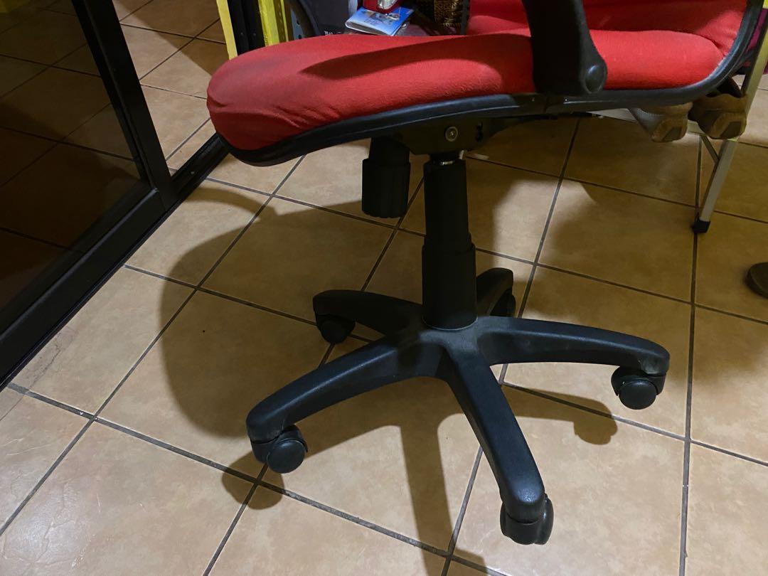 Red Computer Chair, Furniture & Home Living, Furniture, Chairs on Carousell