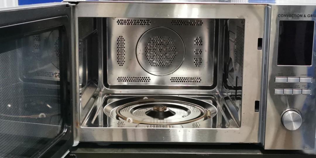 Sharp (Category: Cookware & Accessories) located in Singapore. Submitted by 88simon88 (Listing ID 1163255394, Image 3). Description: Sharp microwave ,full stanless steel like new.