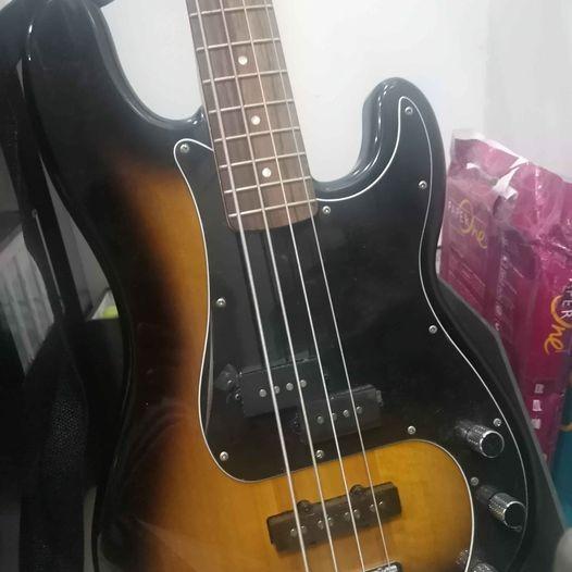 Squier Electric bass with Fender Amplifier, Hobbies & Toys, Music