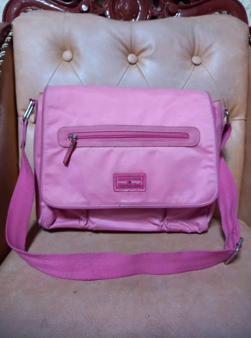 Tommy Hilfiger messenger bag, Women's Fashion, Bags & Wallets, Cross