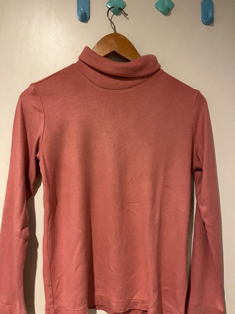 Turtle neck shirt by Uniqlo, Fesyen 