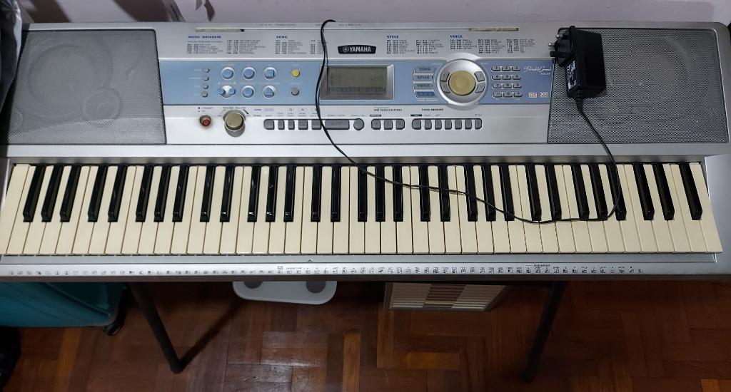 YAMAHA KEYBOARD with stand Portable Grand DGX 200, Hobbies & Toys
