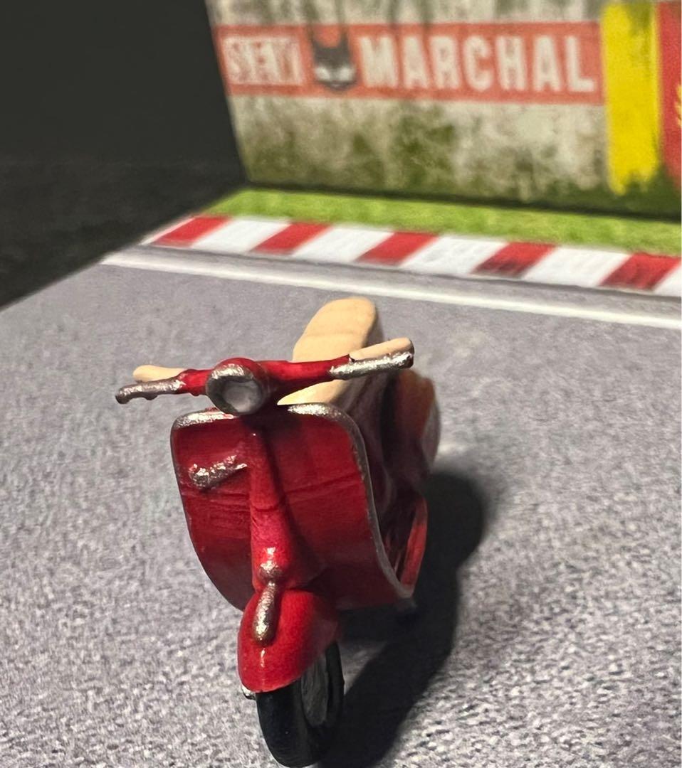 1/64 Vespa scooter custom diorama display Tomica hotwheels, Hobbies