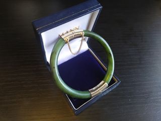 墨綠色英國60 年代玉手鐲鍍銀鏈結/Vintage Jade Bangle Bracelet  silver plated end caps64228976458113110