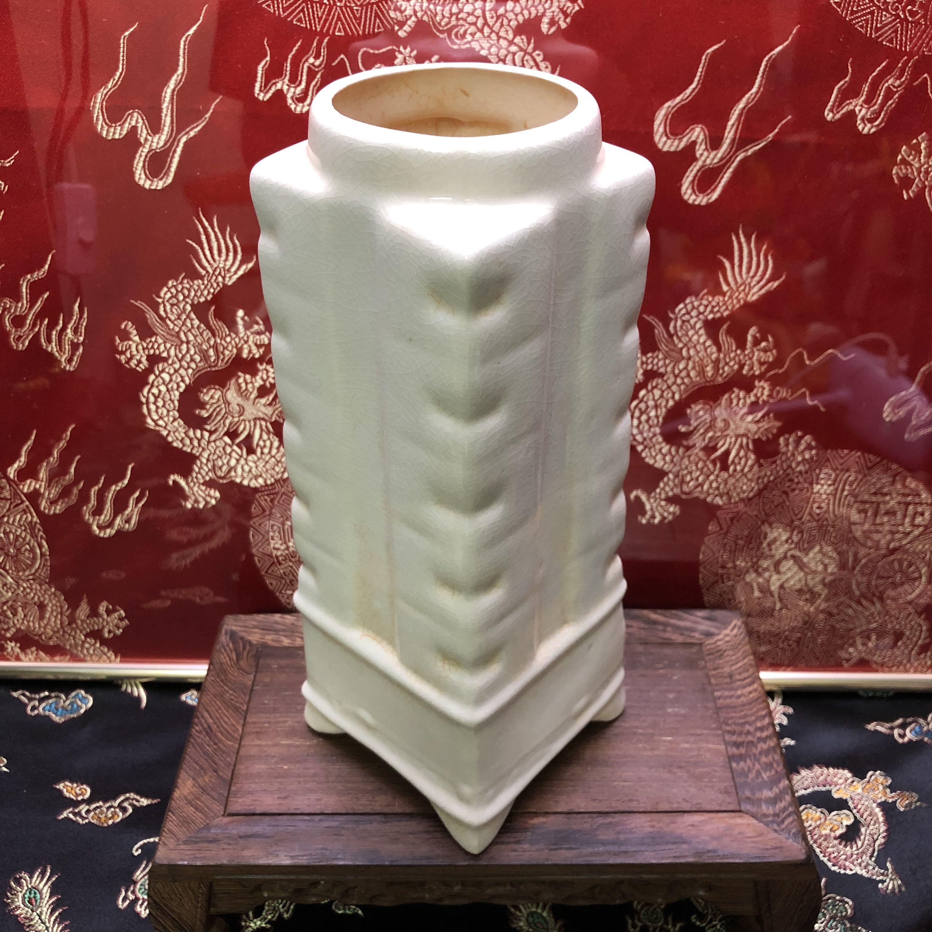 雙喜樓-宋定窯白釉四足琮式瓶Song DingYao white glaze four-foot cong