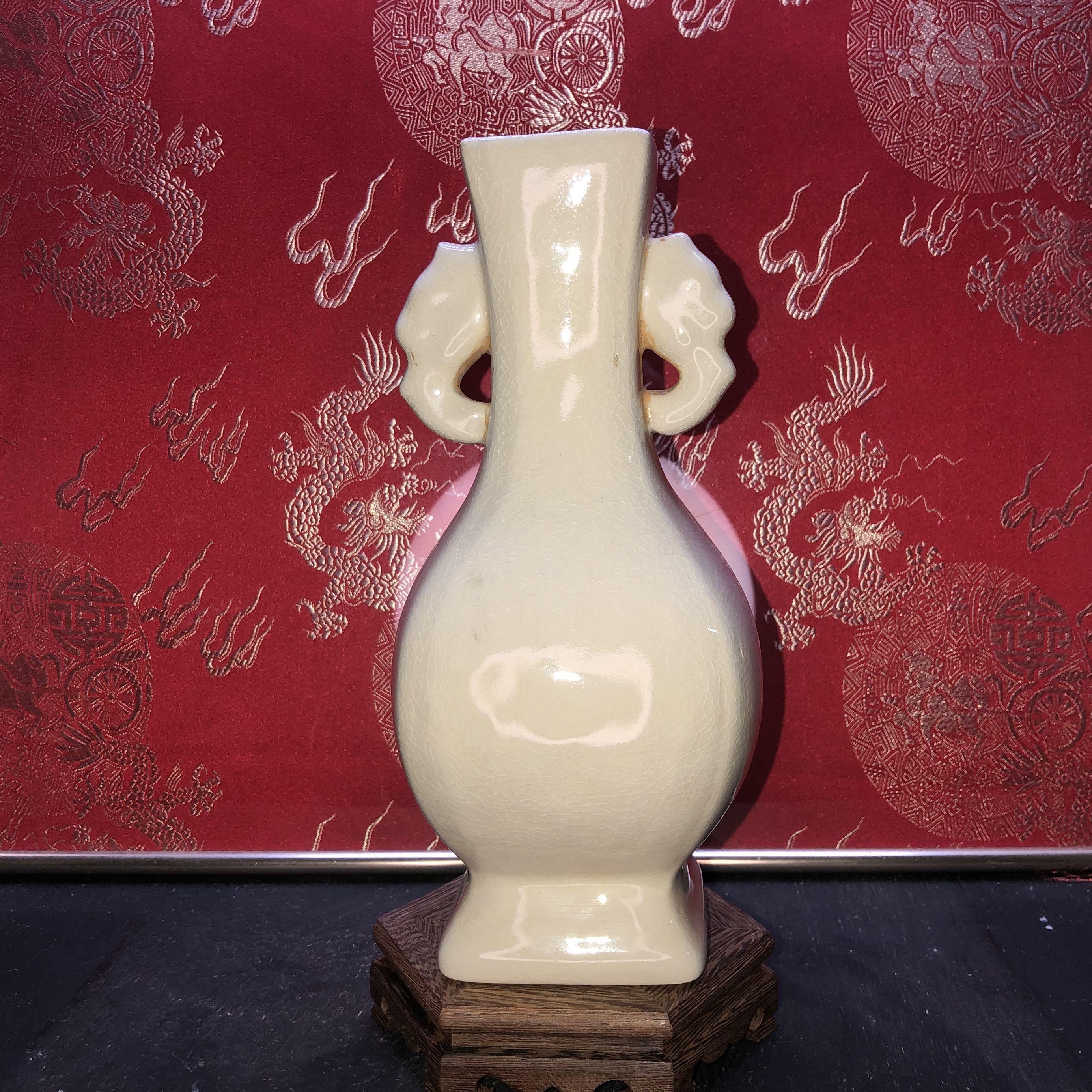 宋代　定窯　盤竜白磁瓶 定窑印花云龙纹盘- 故宫博物院