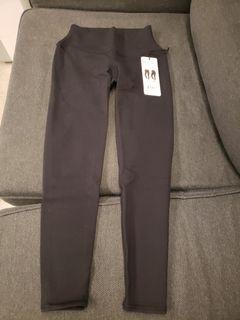 Alo  7/8 High-Waist Airbrush Legging - Black