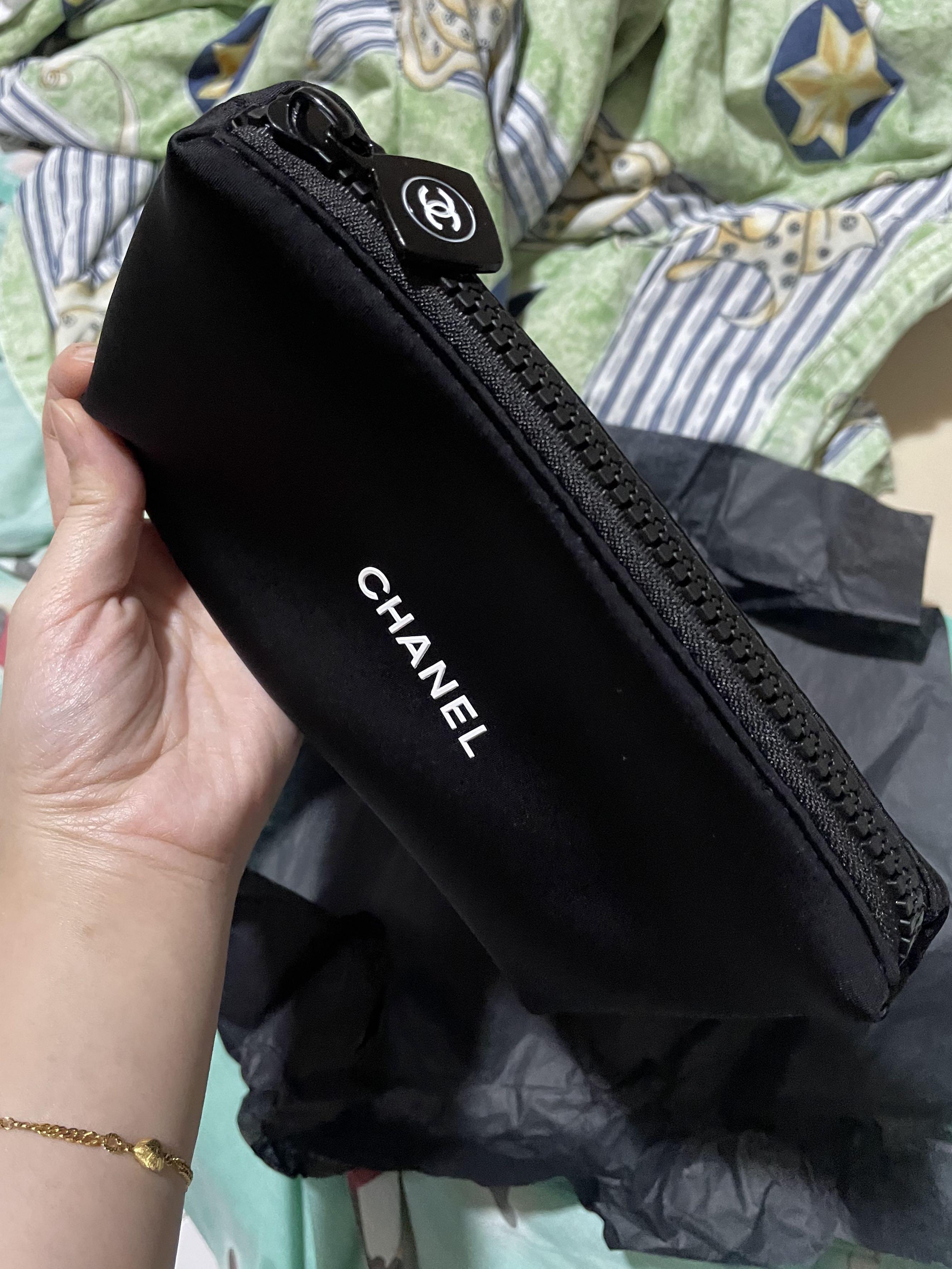 [Authentic] Chanel beaute makeup/cosmetic pouch/accessories/hand carry  pouch bag/ accessories pouch/ gift/storage pouch Black limited edition