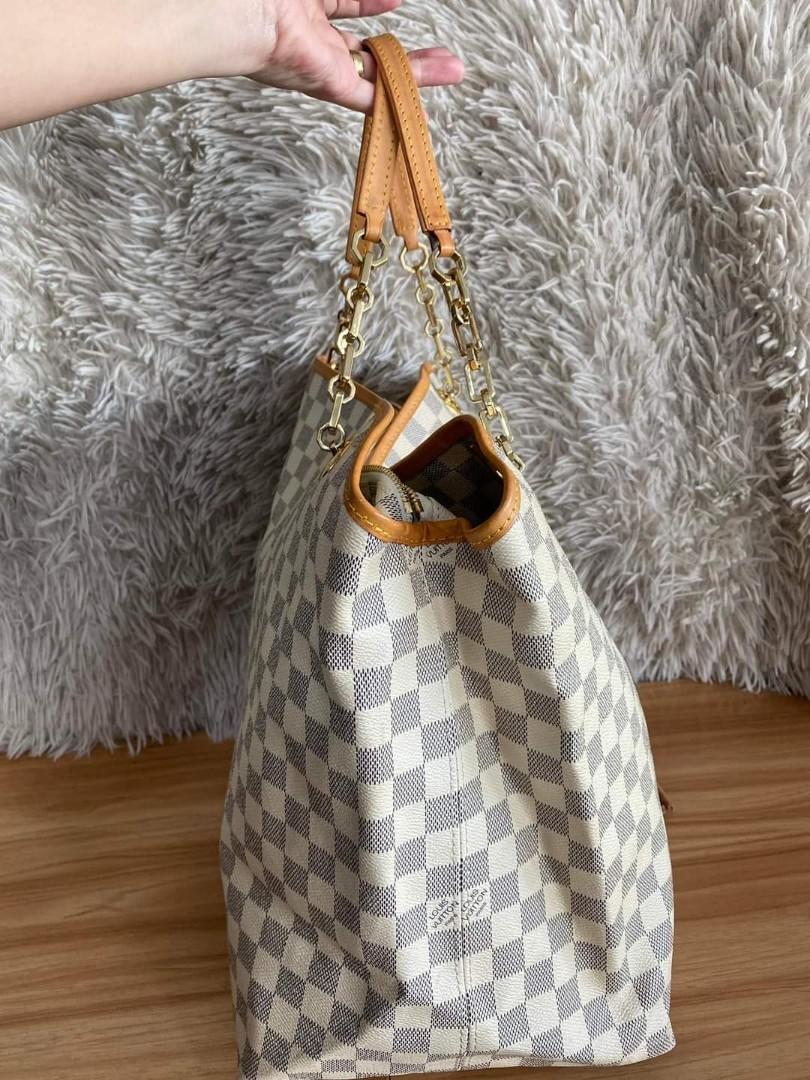 Rare L.V. Automne Hiver 2008 Collection Chain In White Damier Tote, Luxury,  Bags & Wallets on Carousell