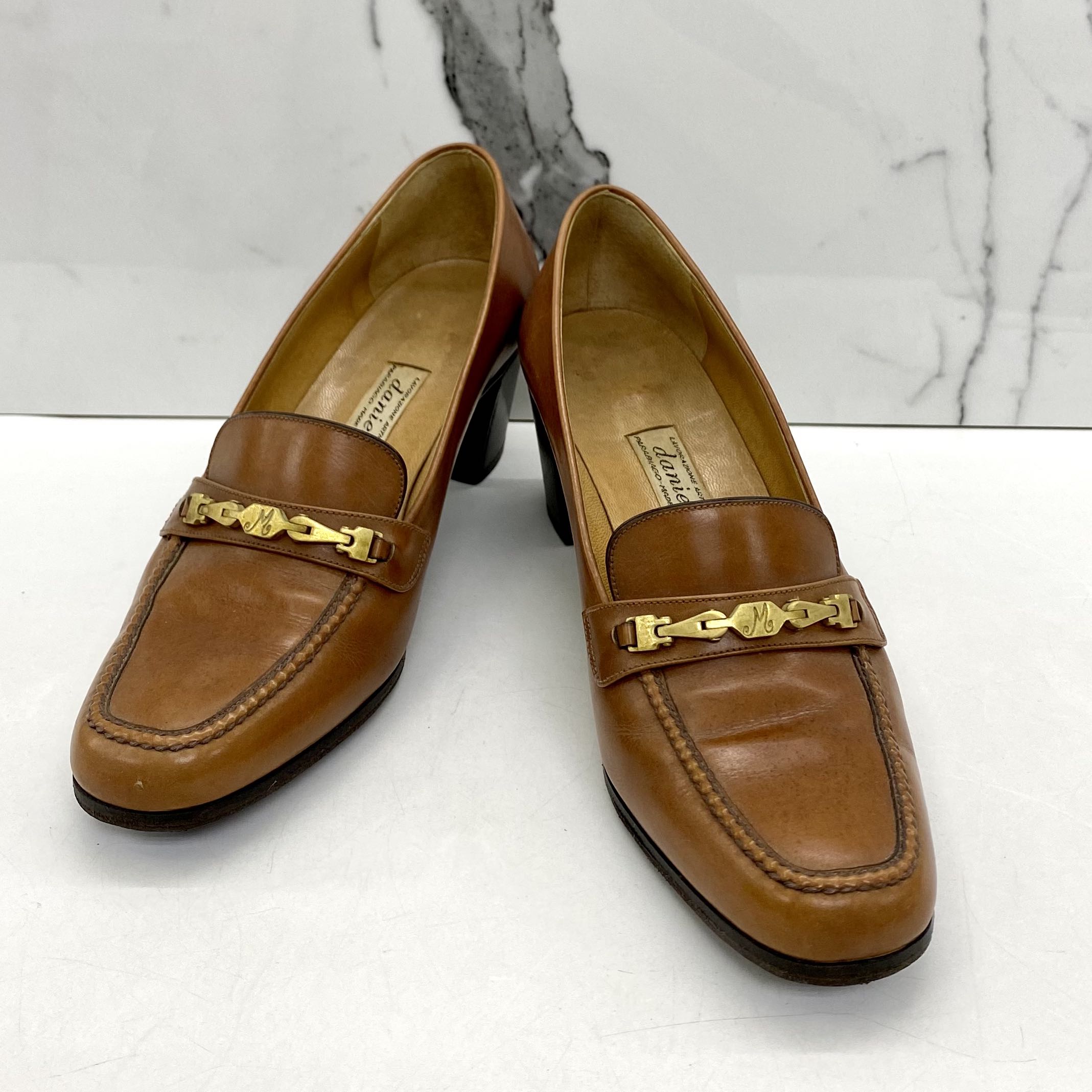 DANIELA BROWN VINTAGE HEELS 227007247 !, Women's Fashion, Footwear, Heels on Carousell