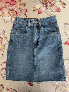 (Category: ) located in . Submitted by dropbywardrobe (Listing ID 1163463584, Image 1). Description: .