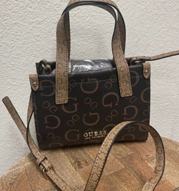 Guess oak park mini crossbody bag, Women's Fashion, Bags & Wallets ...