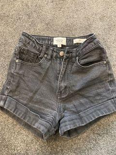 Insight denim shorts black size 6